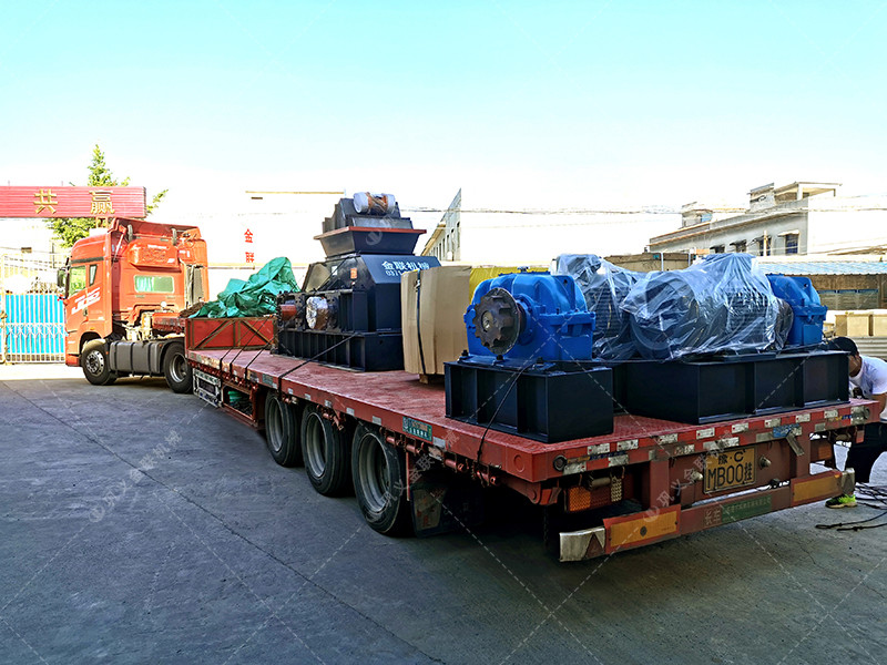 大型1200x800液壓對輥破碎機設(shè)備發(fā)貨圖片