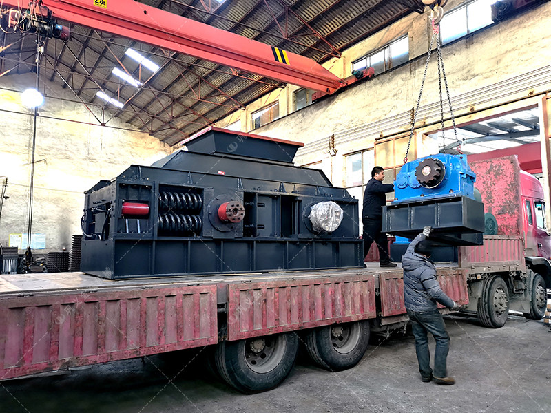 2PG1000X700對輥破碎機(jī)發(fā)往湖北恩施破碎鵝卵石