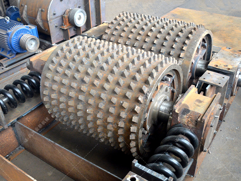 為何越來越多的礦山選擇雙齒輥而非顎式破碎機？這3點很關鍵！